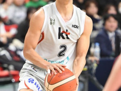 허훈의 승부처 활약에 수원 KT 승리 울산은 프림 득점과 퇴장으로 좌절