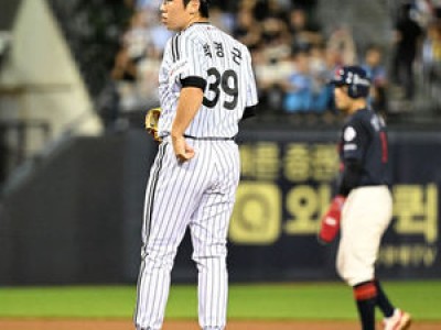 LG 롯데에 1-6 패배로 2위 자리를 잃다