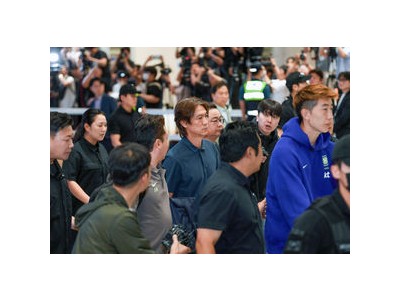 홍명보 전 감독 월드컵 탈락 후 사퇴 한국과 일본 반응 극명