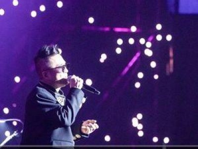 김건모 6년 만에 콘서트 다시 열어 팬들 환호